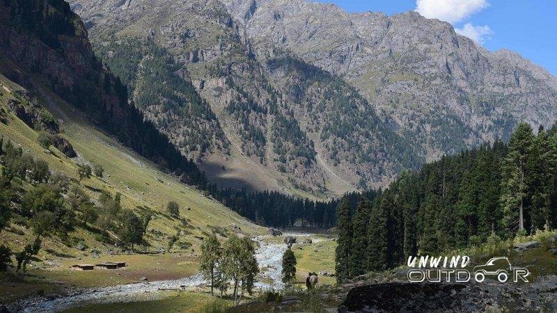 Hiking in Kashmir
